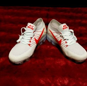 Nike Vapormax Flyknit While/University Red